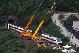 Lãnh đạo đầu ngành giao thông Đài Loan nhận trách nhiệm vụ tai nạn tàu cao tốc