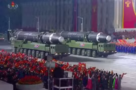 Hàn Quốc họp khẩn sau khi Triều Tiên phô diễn sức mạnh tên lửa