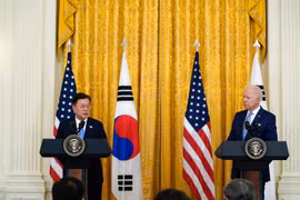Mỹ dỡ bỏ hạn chế về tầm bắn tên lửa với Hàn Quốc