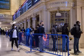 Mỹ chưa gỡ bỏ lệnh hạn chế đi lại do biến chủng Delta