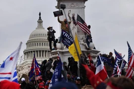 Tổng thống Donald Trump ban bố tình trạng khẩn cấp ở thủ đô Washington 