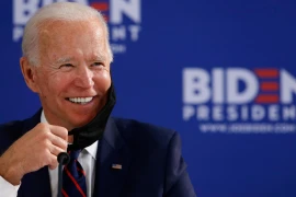 Mỹ cho phép người đã tiêm vaccine ngừng đeo khẩu trang