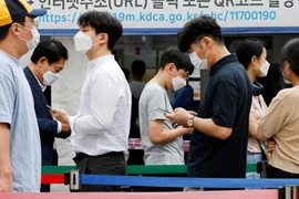 Hàn Quốc tăng mức giãn cách xã hội lên cao nhất khi số ca nhiễm Covid-19 tăng mạnh