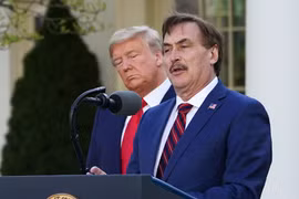 Twitter khóa tài khoản CEO nổi tiếng vì phát tán tin giả về bầu cử