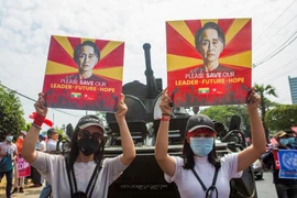 Quân đội Myanmar dừng dịch vụ internet, gia hạn tạm giam bà Aung San Suu Kyi