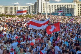 100.000 người Belarus xuống đường phản đối Tổng thống Lukashenko