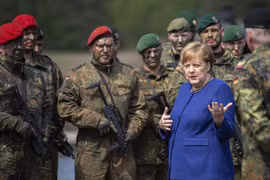 Đức hoan nghênh quyết định ngừng rút quân của Mỹ