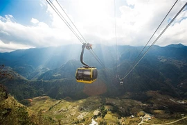 Giá vé cáp treo Fansipan Sa Pa giảm mạnh cho người dân 6 tỉnh Tây Bắc