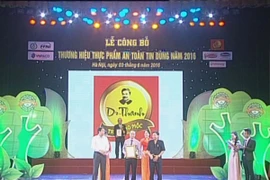 Tân Hiệp Phát được vinh danh Thương hiệu thực phẩm an toàn tin dùng 2016