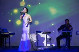 Nữ ca sĩ Ái Phương chính thức ra mắt MV "Tôi thấy hoa vàng trên cỏ xanh"