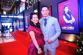 Vợ Bình Minh rạng rỡ dự "đám cưới" của chồng và Diễm My 9x