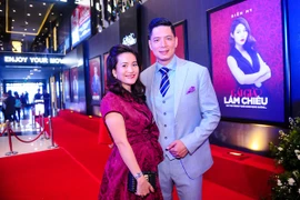 Vợ Bình Minh rạng rỡ dự "đám cưới" của chồng và Diễm My 9x