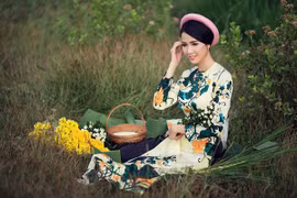 Phan Thị Mơ đang lấp lửng chuyện theo chồng về dinh