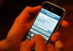 Phát hiện vụ thí sinh dùng ĐTDĐ nhắn đề thi ra ngoài