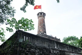 Có nên "biến" Cột cờ Hà Nội thành "Kỳ đài"?