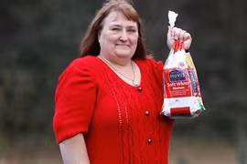 Thoát chết trong tai nạn xe hơi nhờ... ổ bánh mì 