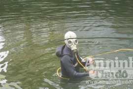 “Người nhái” tham gia tìm hung khí vụ án giết người