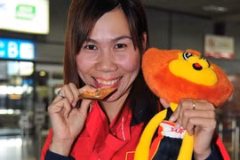 Thanh Hằng mang "vàng" về nước