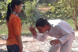 Quái đản một kiểu trị bệnh, bắt ma