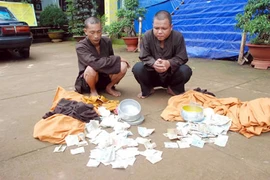 Sư thật lật mặt kẻ giả... sư đi khất thực làm giàu