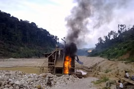 "Thánh địa vàng" tan hoang, "chảy máu"