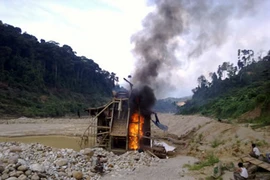 "Thánh địa vàng" tan hoang, "chảy máu"