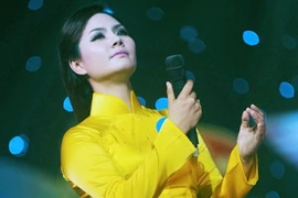 Ngâm thơ cổ trong đêm thi... hát Sao Mai!