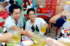 Xô xát trên bàn nhậu, một người bị đâm chết
