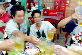 Xô xát trên bàn nhậu, một người bị đâm chết