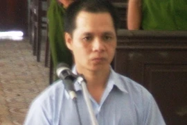 Cha già "theo con ra toà" trong vụ hiếp dâm trẻ em