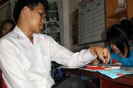 Những "hoạ sỹ"... da cam