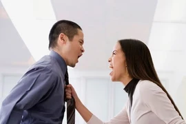 Kỳ 2: Những màn "khủng bố" của người chồng tệ bạc