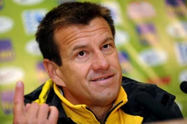 Dunga dọa khởi kiện CLB Queens Park Rangers 