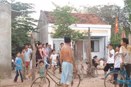 Lần theo tin đồn kẻ lạ mặt bắt cóc trẻ em