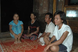 Lạ kỳ ngôi nhà "một vợ... hai chồng"