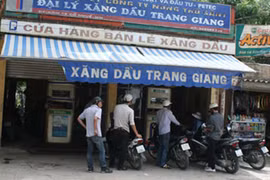 Phát hiện xăng A92 đục như sữa