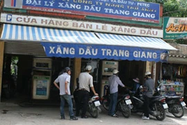 Phát hiện xăng A92 đục như sữa