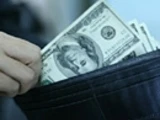 Nhờ đổi đô la Mỹ rồi “ảo thuật” rút trộm 31 triệu đồng