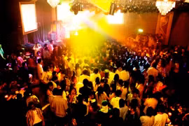 Cầu thủ Việt ăn chơi: Ma tuý, "chân dài" và cá độ