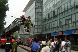 Xem vụ cháy tại "tòa nhà kính" 273 Kim Mã