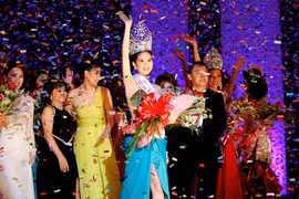 Ngọc Trinh trở thành Hoa hậu Việt Nam Quốc tế