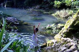 Rùng rợn chuyện “hồn ma” 300 cung nữ suối Giải Oan báo oán! 