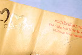 Lạ lùng thiếp cưới con in tên bố là cán bộ chống tham nhũng