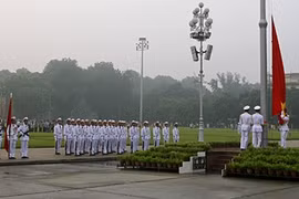 Trang nghiêm, xúc động lễ chào cờ trên Quảng trường Ba Đình