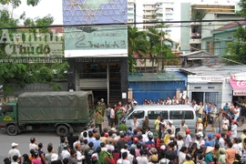 Yêu cầu kiểm điểm kiểm tra viên là vợ Bình “con”