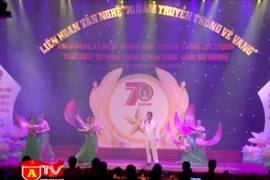 Liên hoan văn nghệ "70 năm truyền thống vẻ vang"