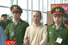 Công an Hà Nội bàn giao đối tượng truy nã cho công an Trung Quốc