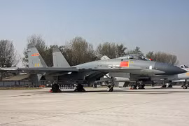 Trung Quốc nâng cấp khả năng cảnh báo tên lửa cho chiến đấu cơ J-11A