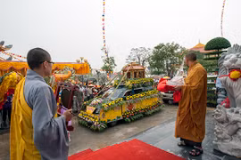 Cung nghinh Phật ngọc và Ấn ngọc về Bảo tháp Đại bi