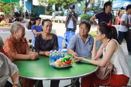 Sao trẻ hát "chay" cùng các nghệ sĩ tiền bối